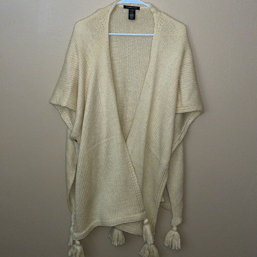 Do Everything in Love poncho